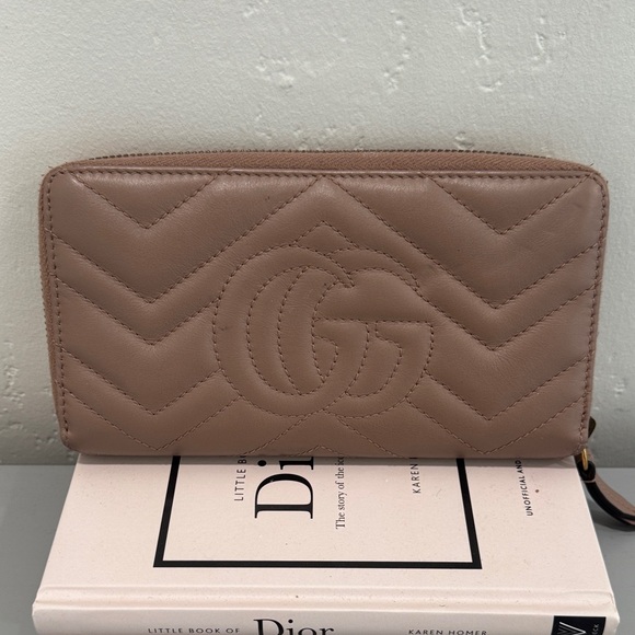 Gucci Beige Marmont Wallet with Gold Logo - Picture 2 of 6